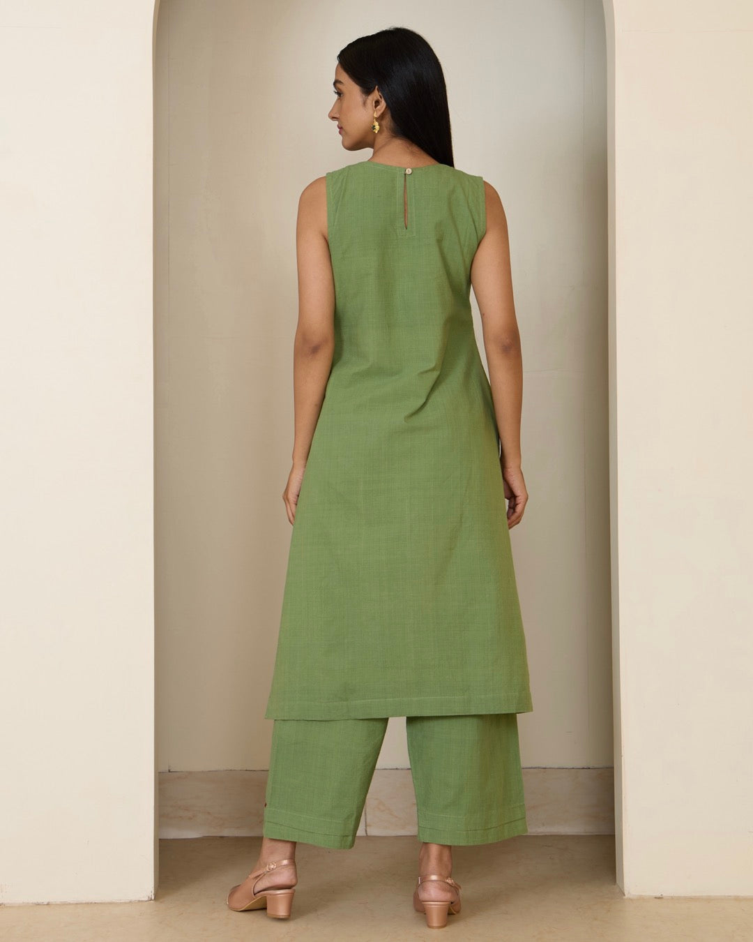 Ada sleevless kurta set