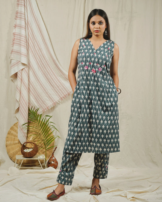 Megh sleeveless tunic set