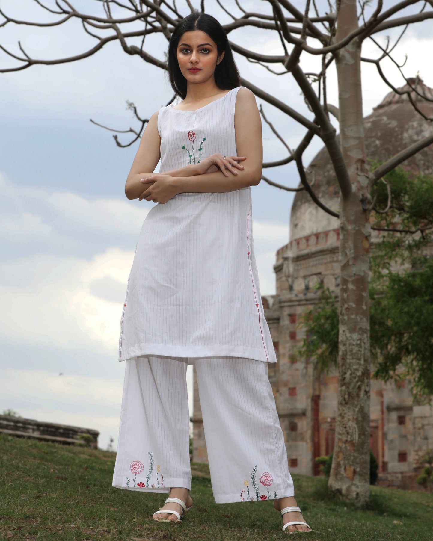 Sleevless white tunic set from Bebaak