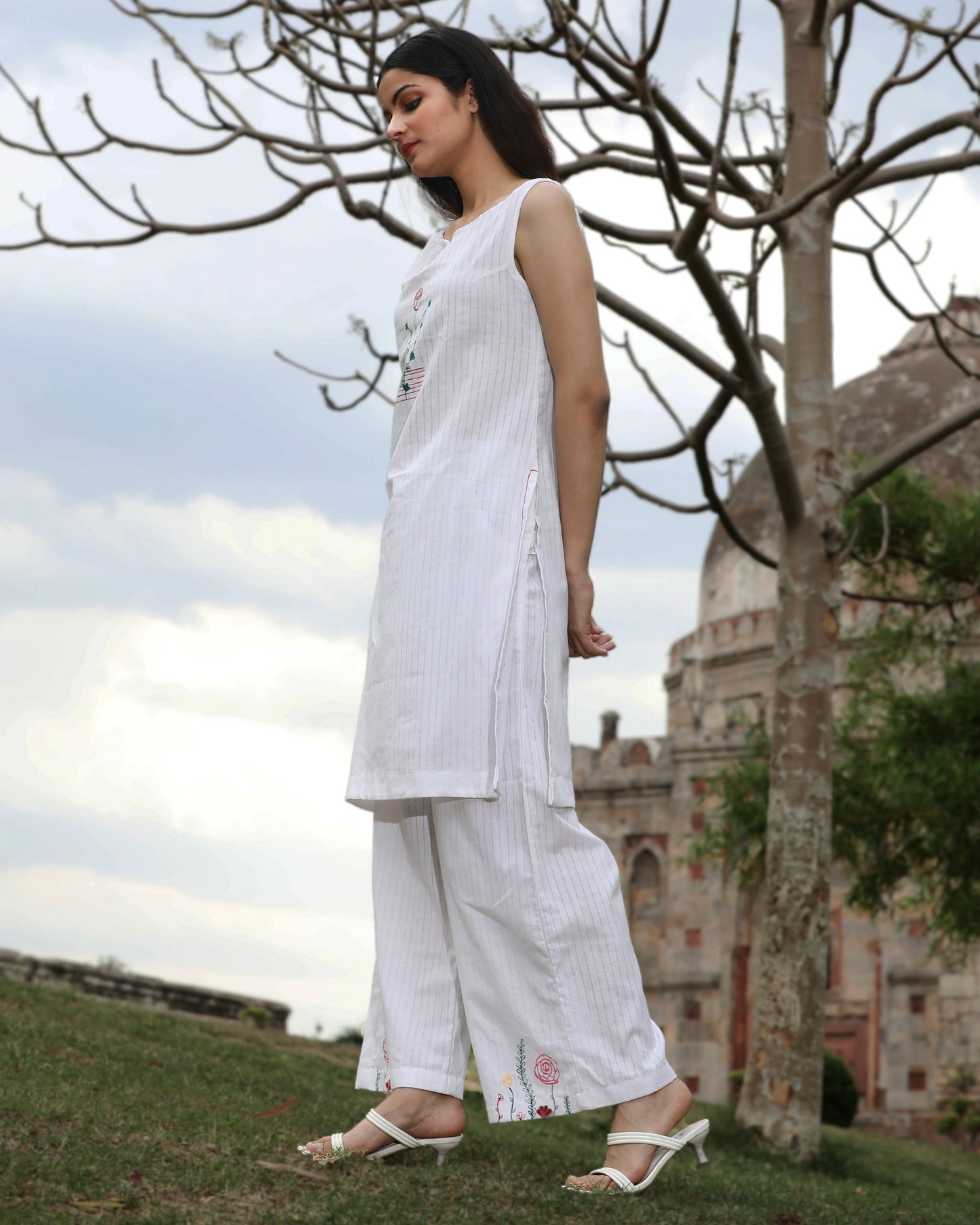 Sleevless white tunic set from Bebaak