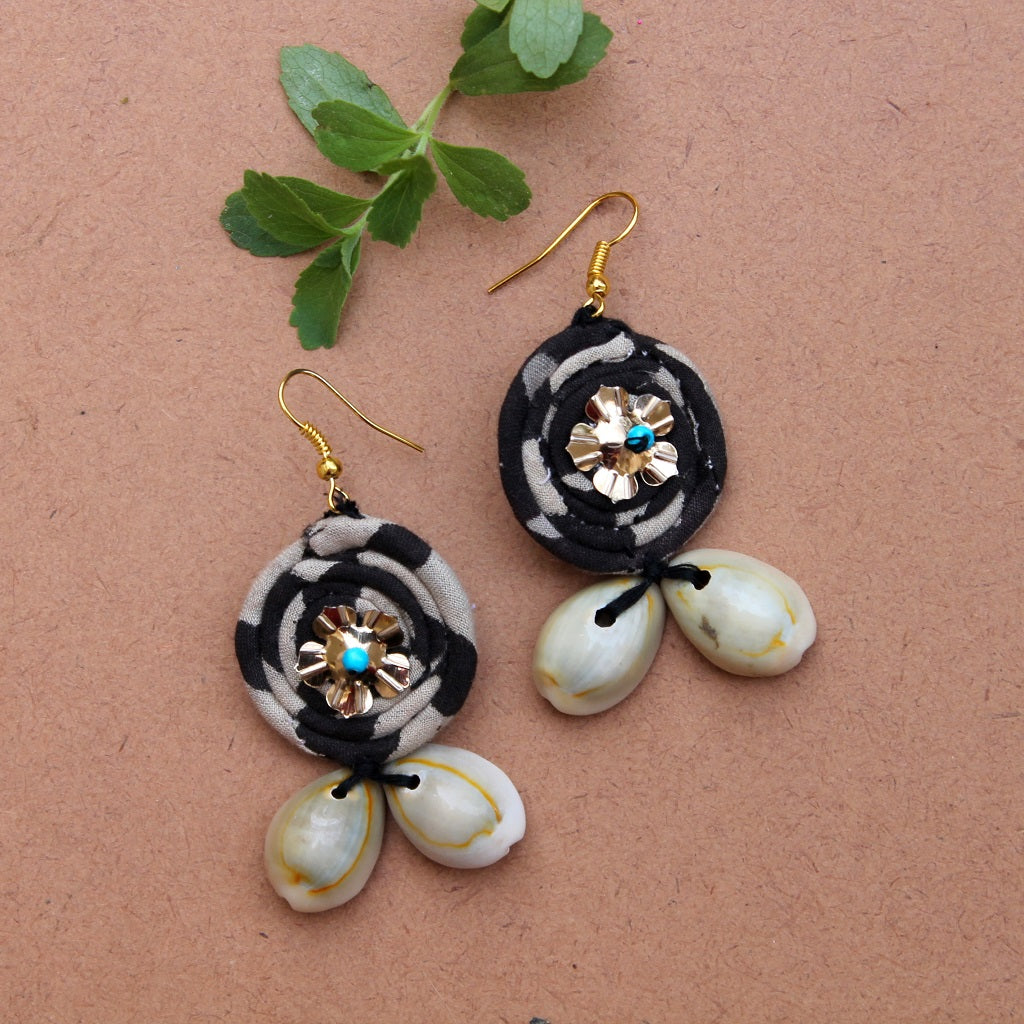 Black shell earring