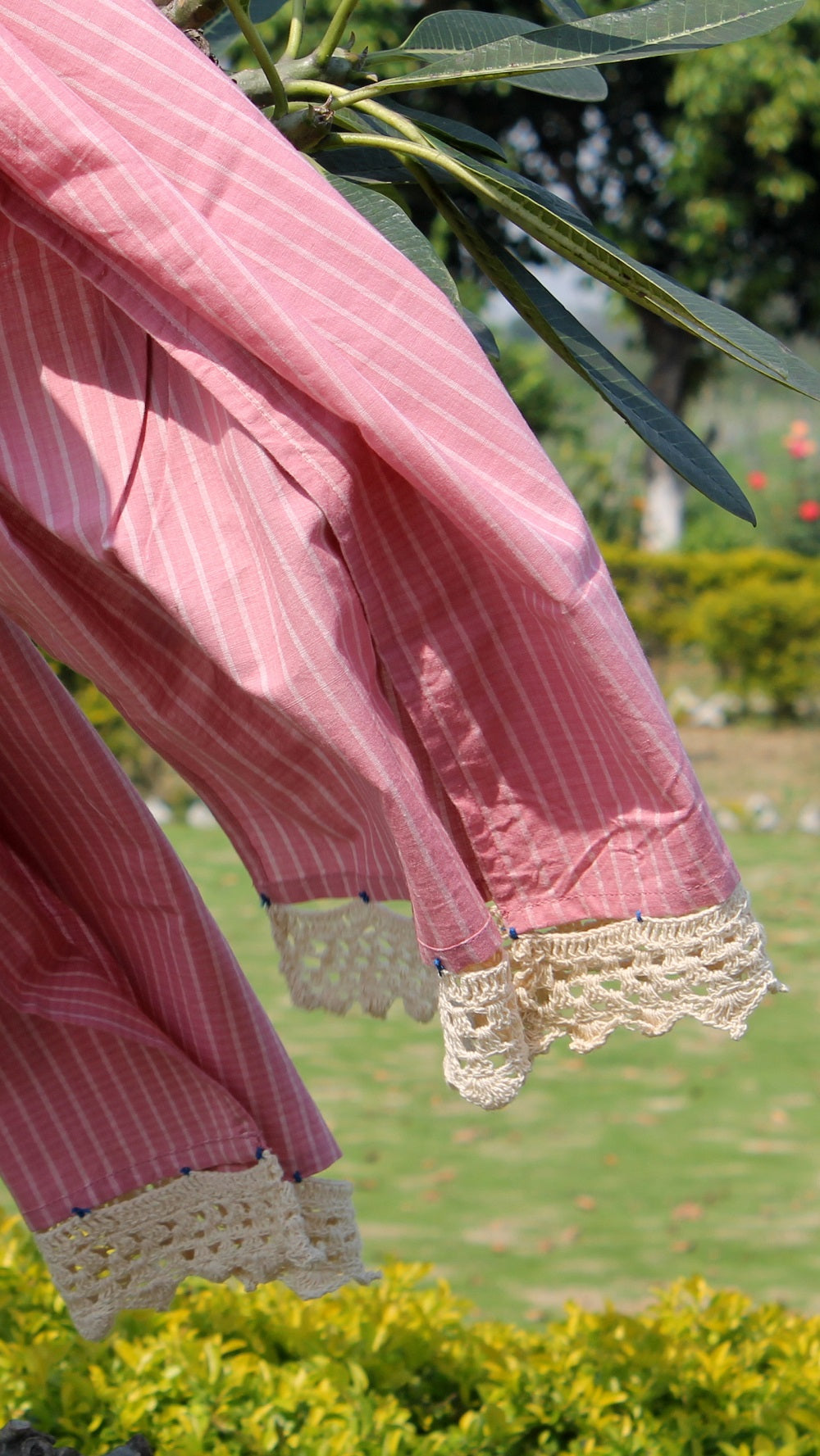 Pink striped stole online at bebaakstudio.com