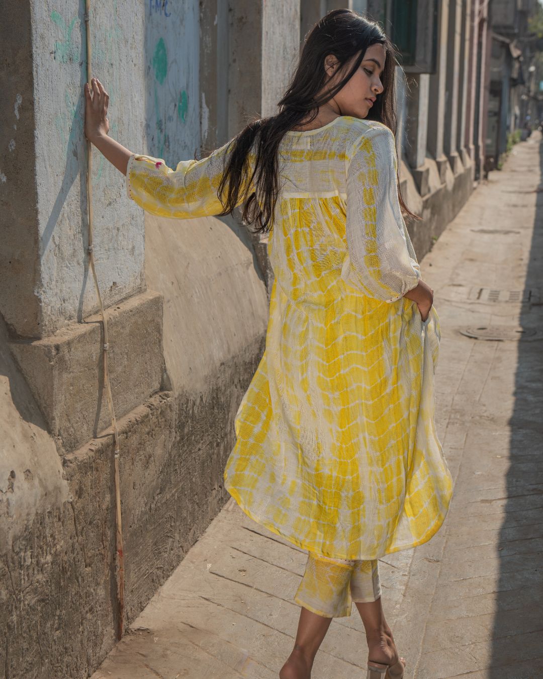 Shop Yellow tie & dye kurta set from Bebaak