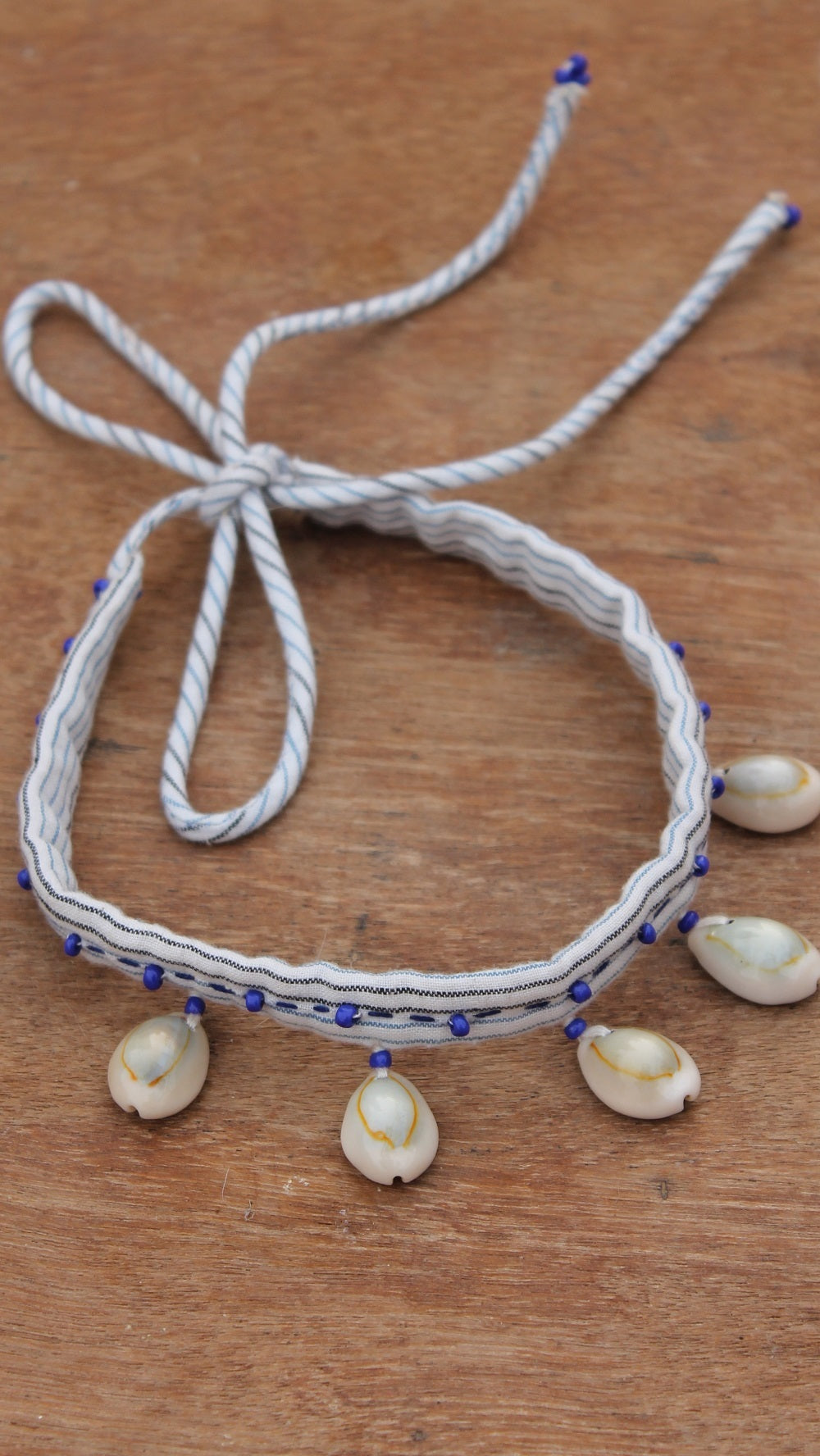 Ivory shell choker set online available at bebaakstudio.com