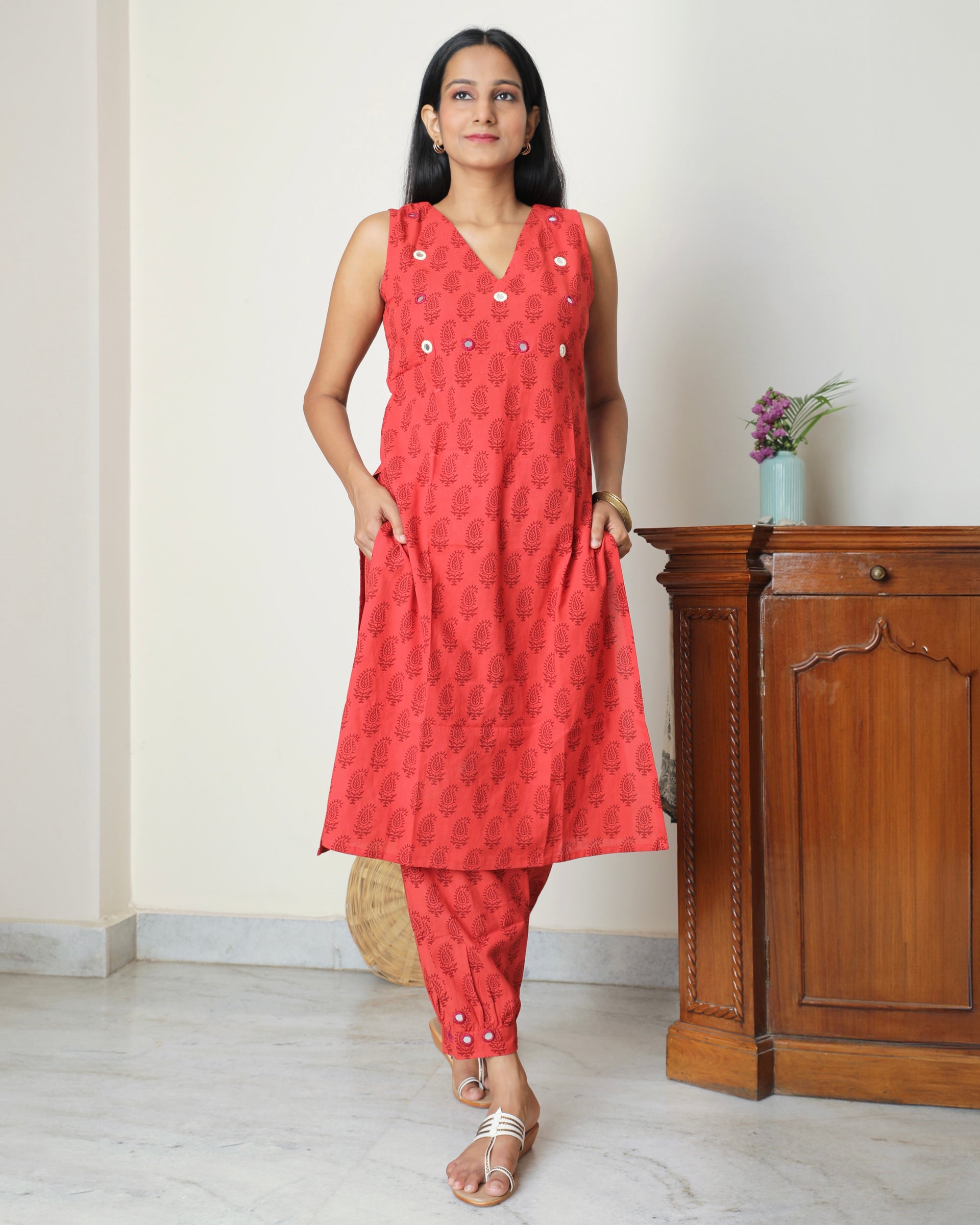 Amrita sleeveless set