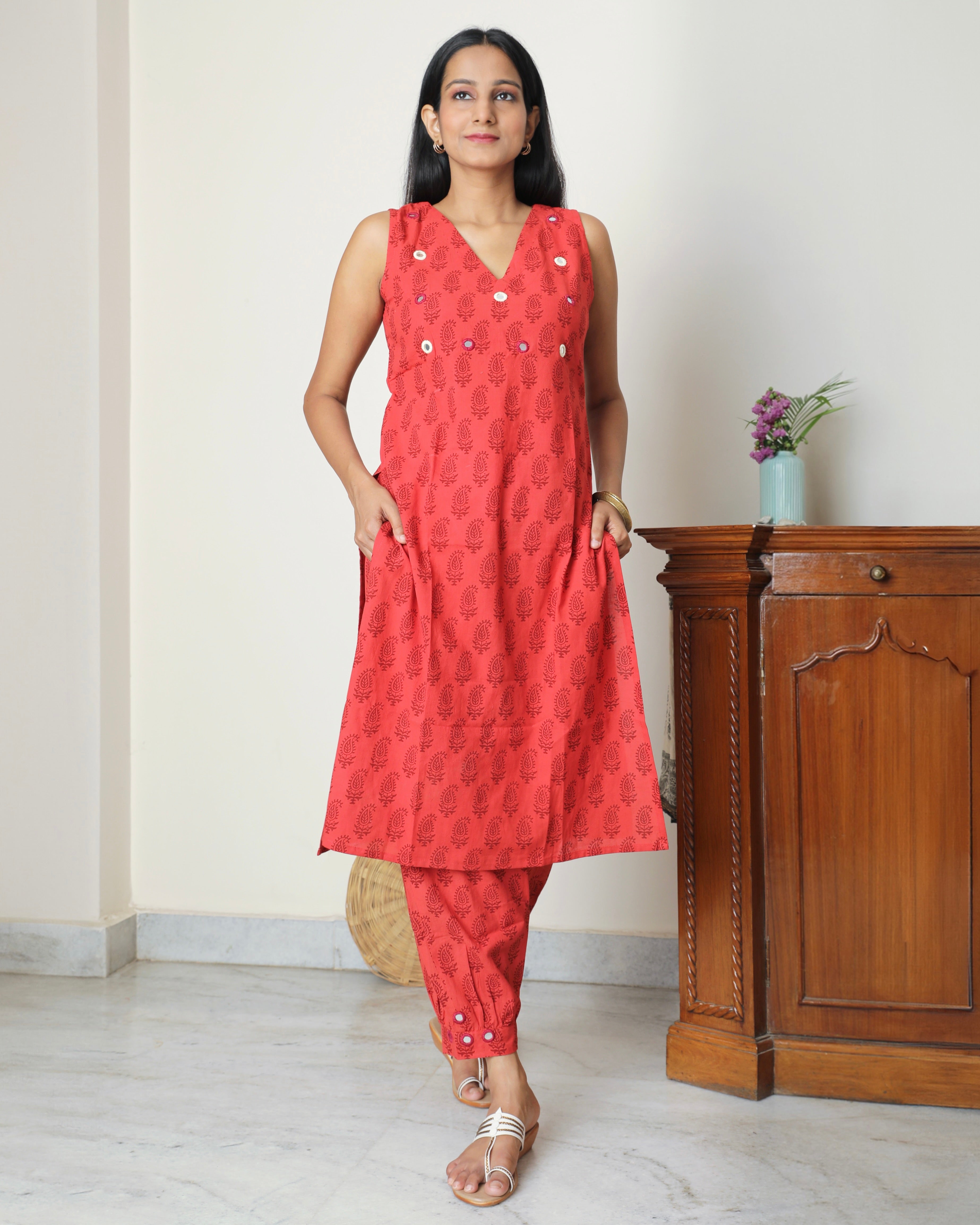Red bagh print cotton sleeveless tunic set