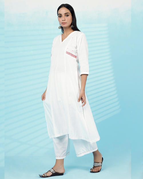Shop white straight kurta set online at bebaakstudio.com