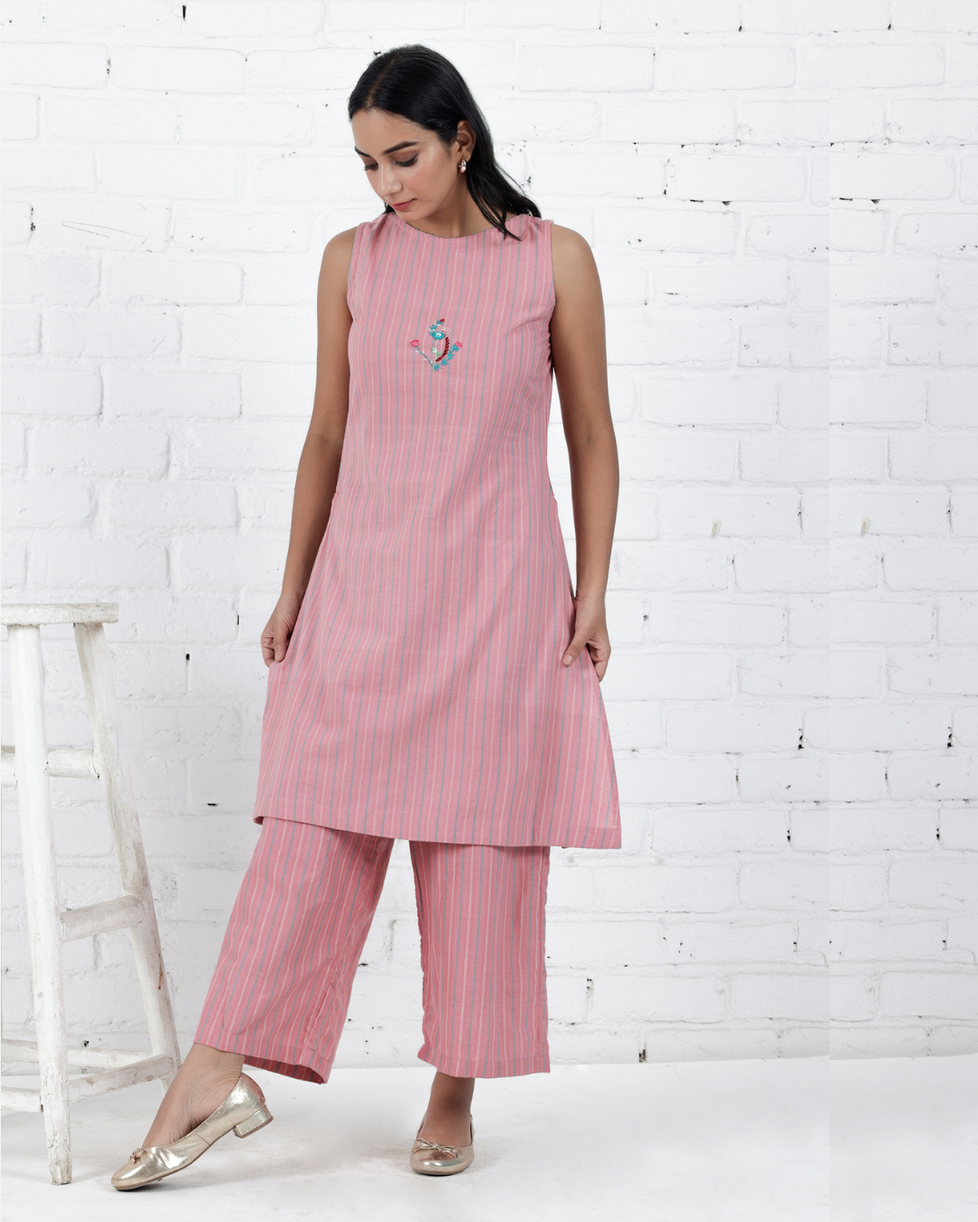 Baby pink cotton sleeveless kurta set for women online at bebaakstudio.com