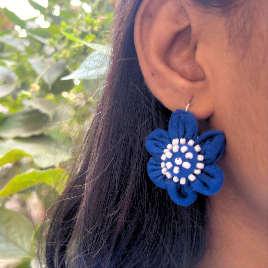 Blue Daisy stud