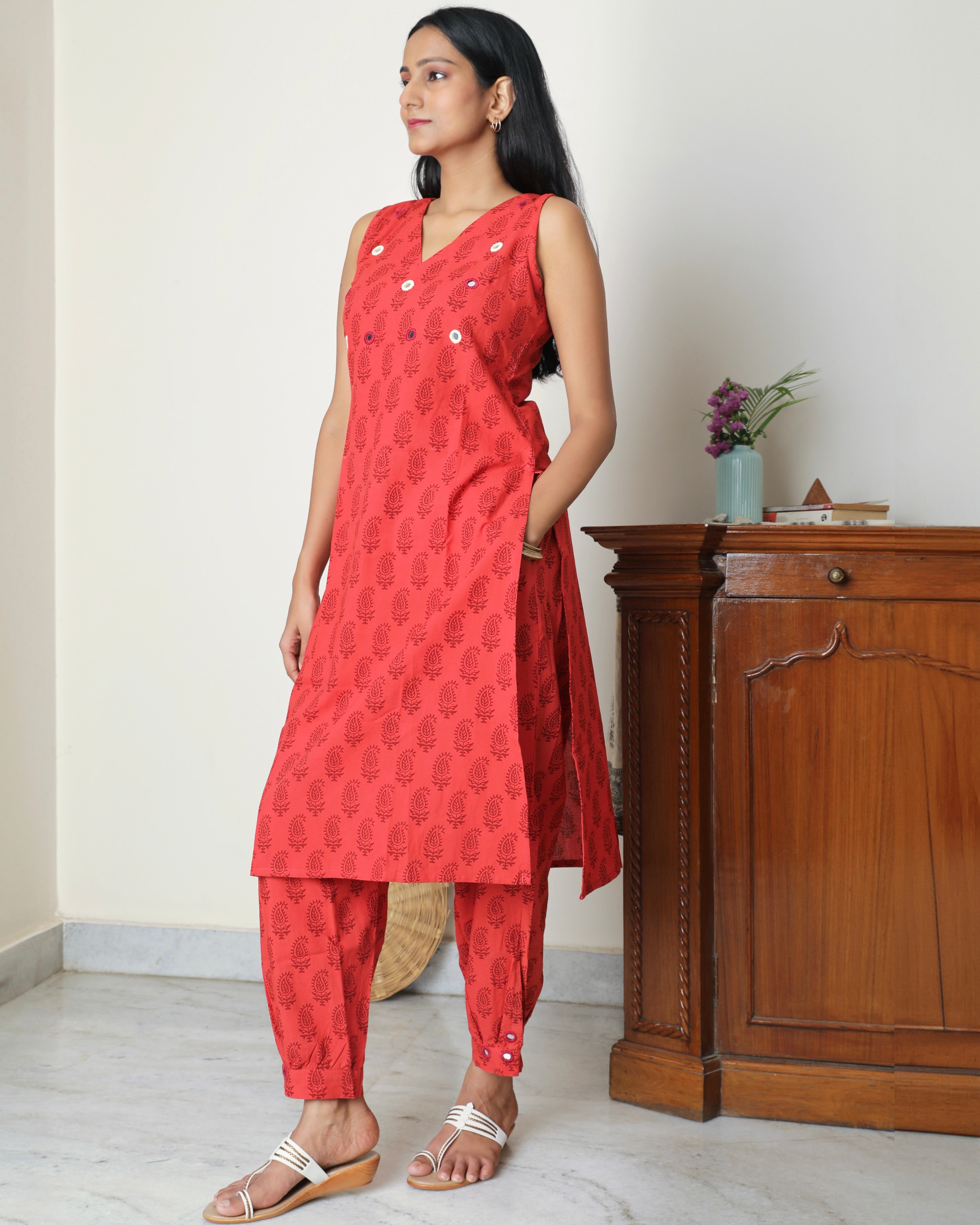 Red bagh print cotton sleeveless tunic set
