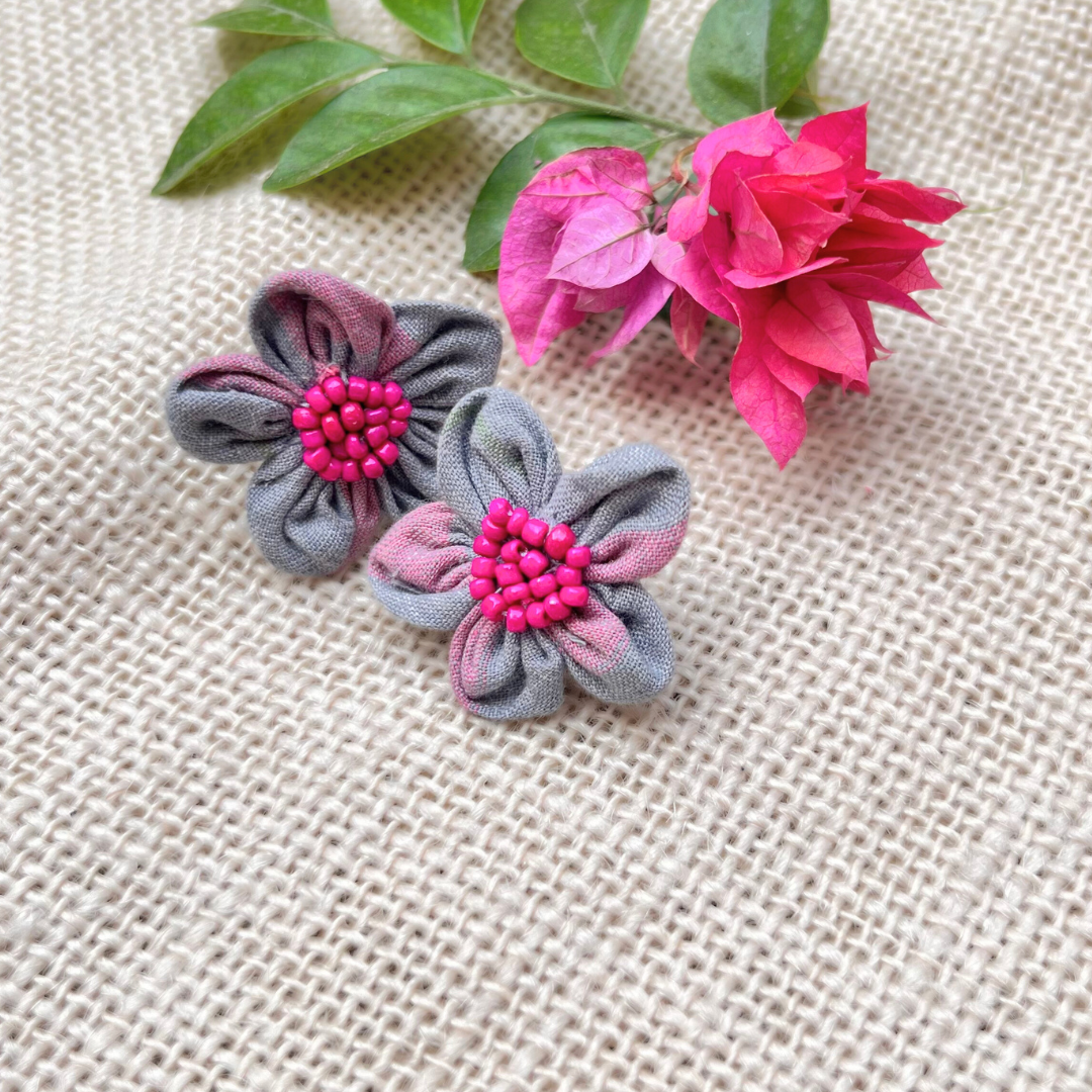 Grey floral ear stud