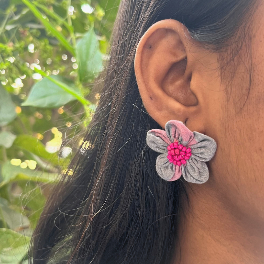 Grey floral ear stud