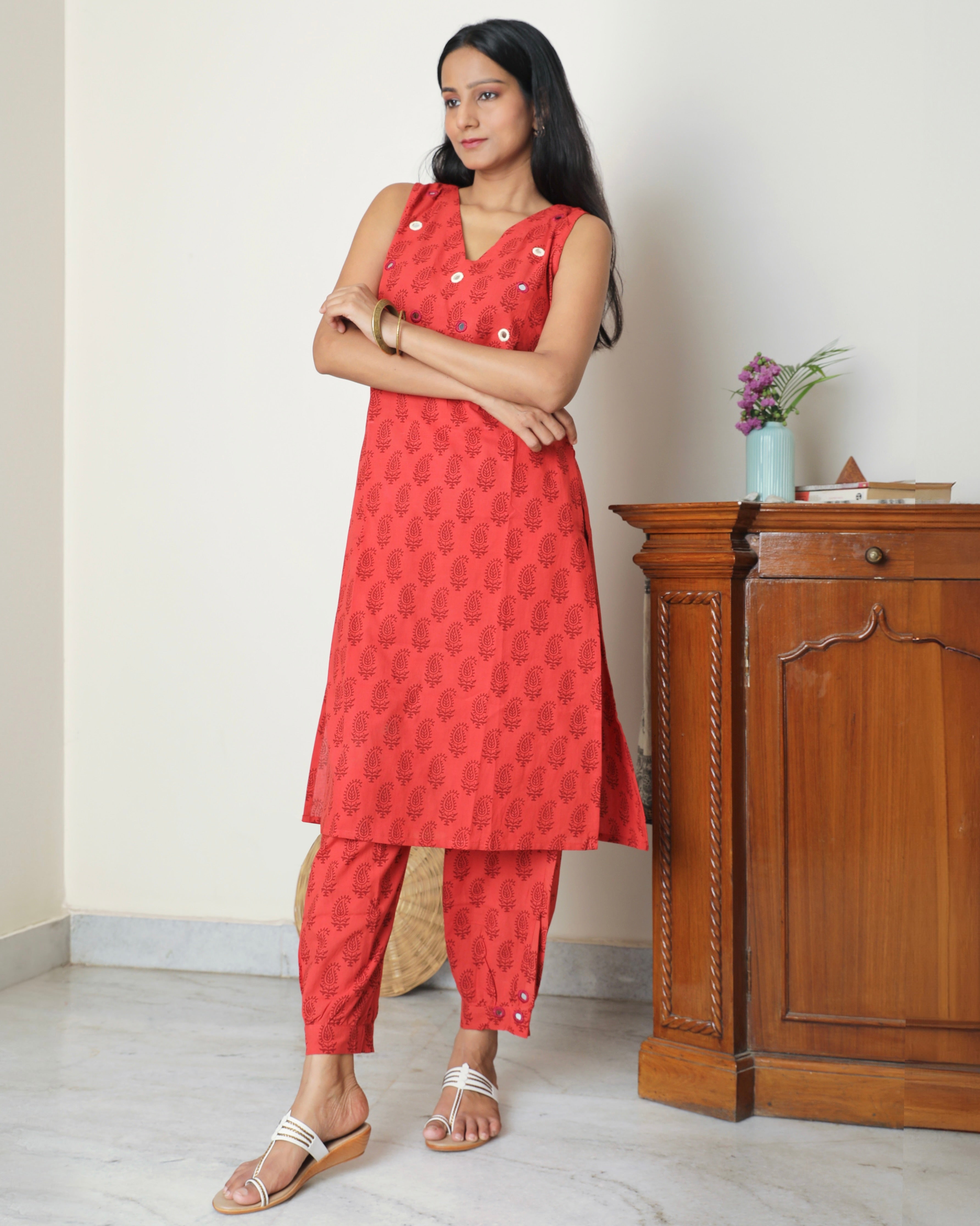 Red bagh print cotton sleeveless tunic set