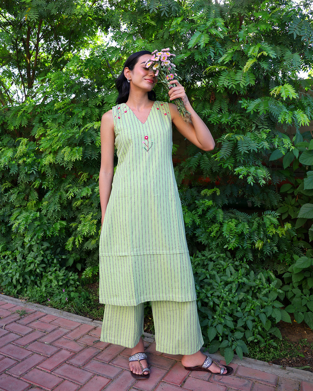 Dhani Rose Handwoven Sleeveless Kurta Set