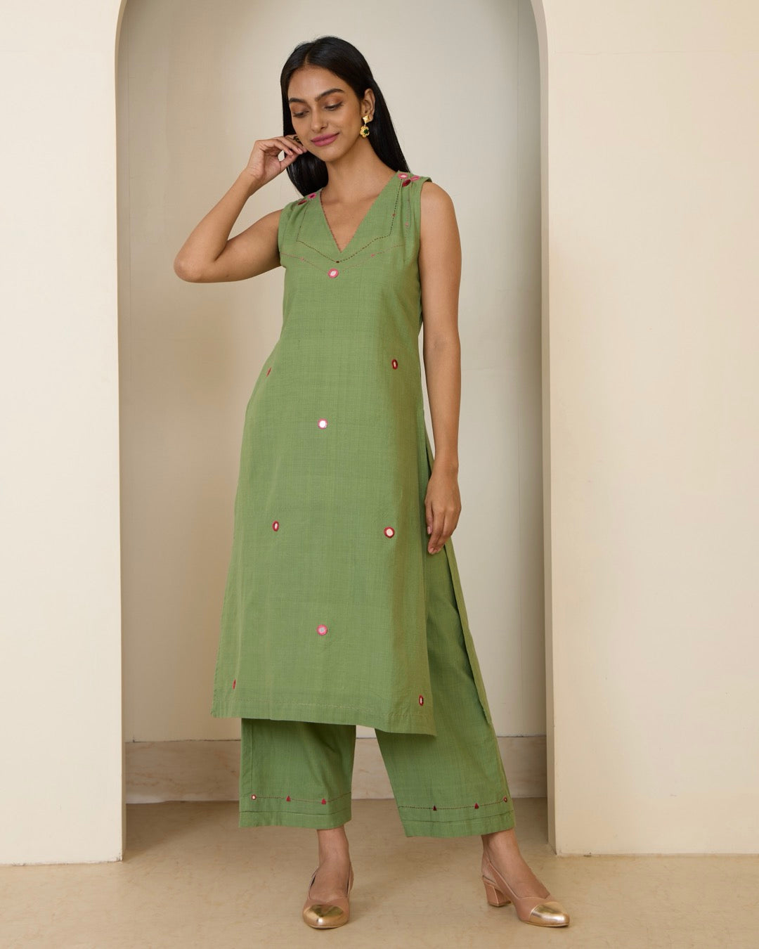 Ada sleevless kurta set