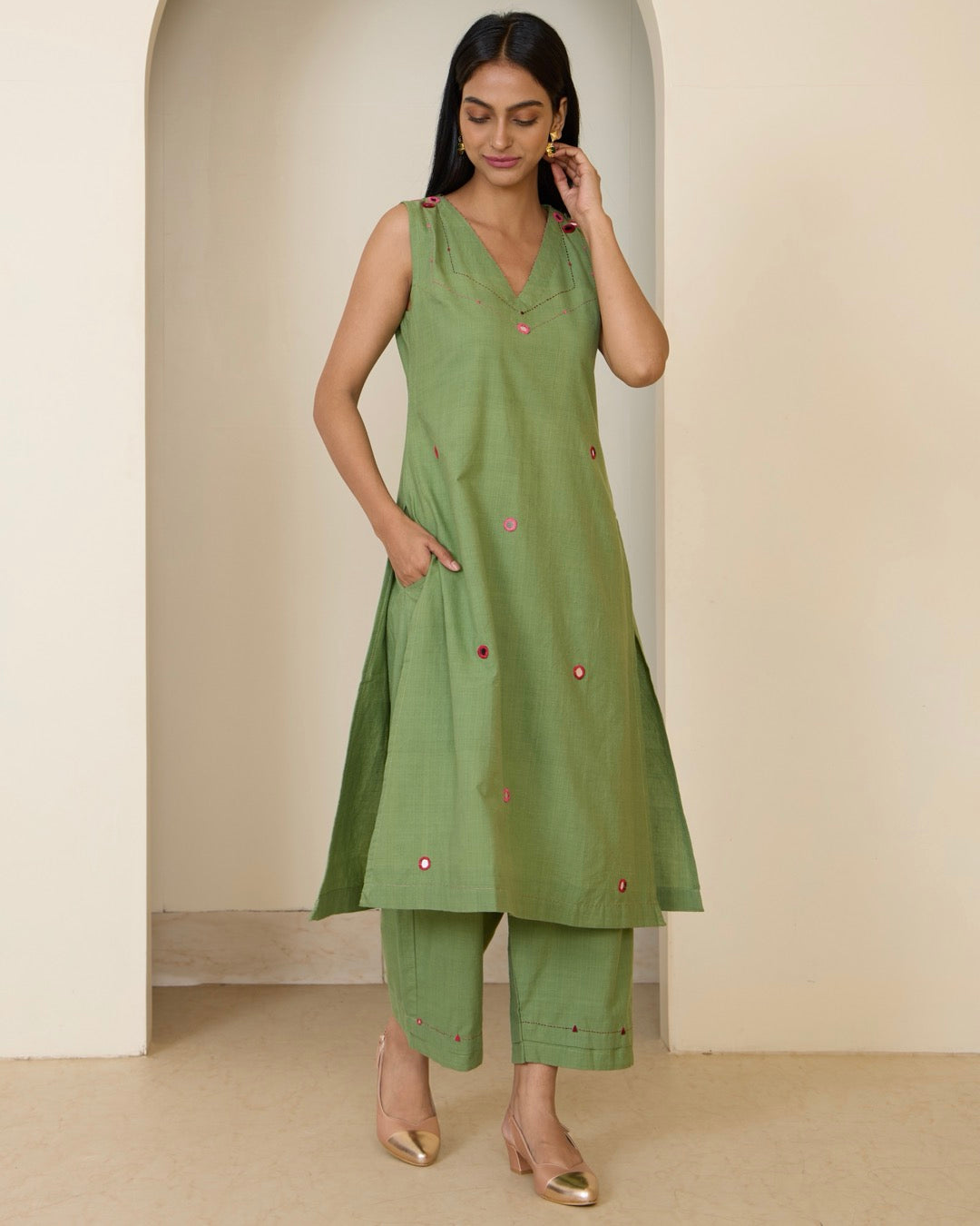 Ada sleevless kurta set