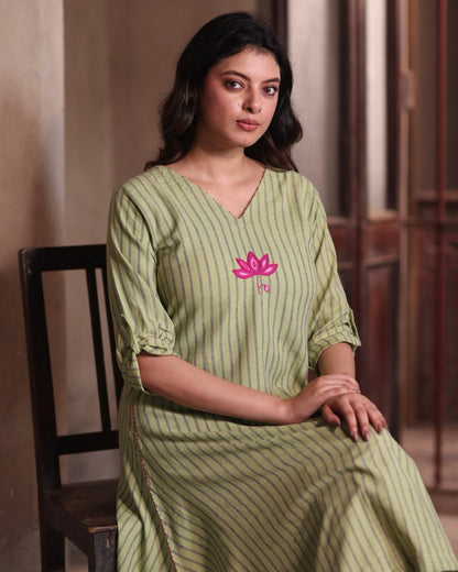 Pallavi Lotus Handwoven Kurta Set