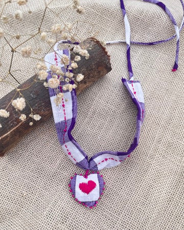 Heart vintage choker