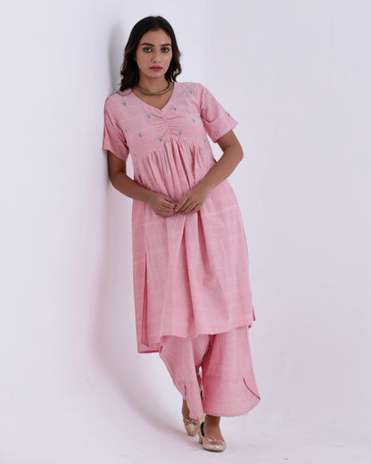 Pink embroidered ruched kurta set online at bebaakstudio.com