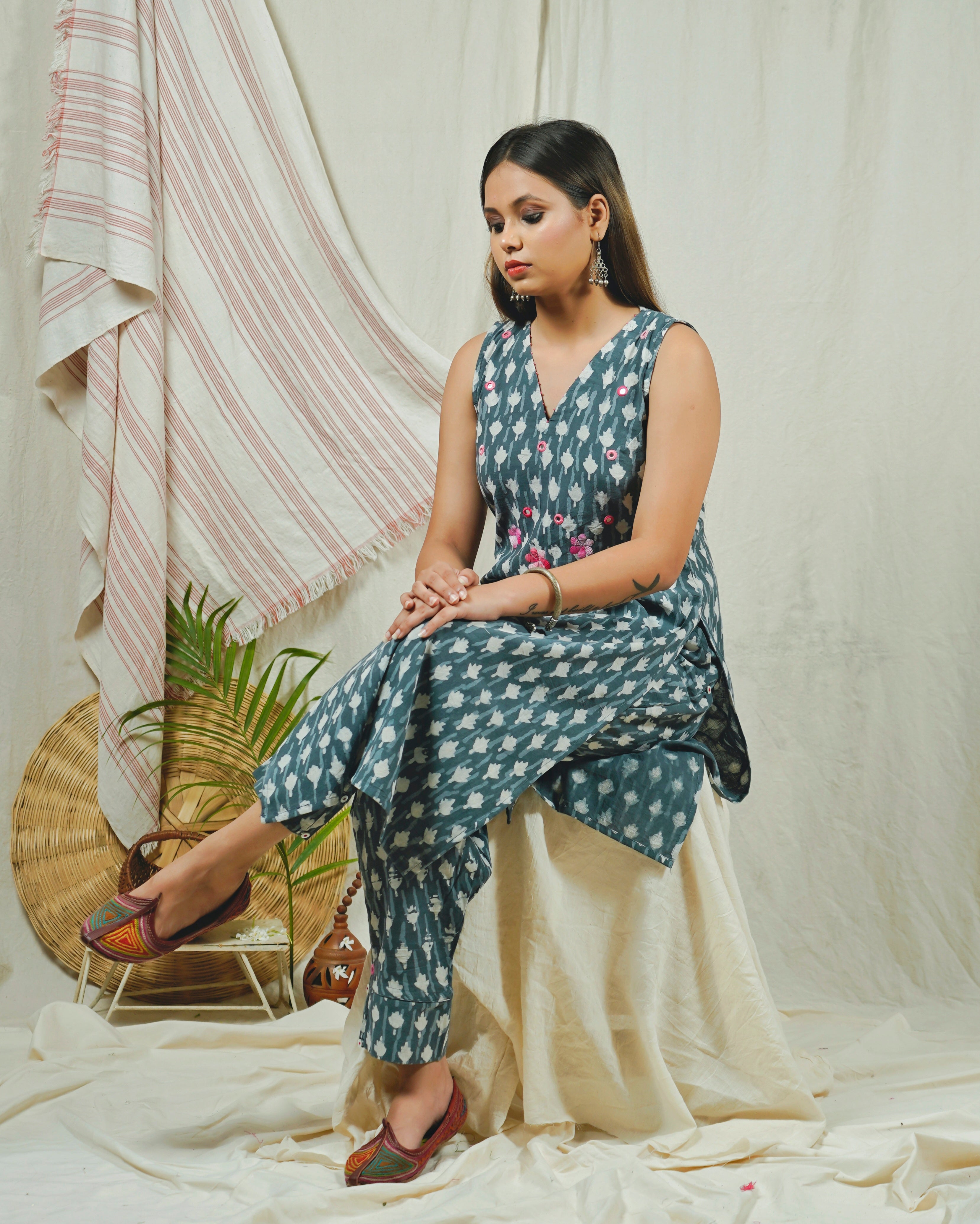 Megh sleeveless tunic set