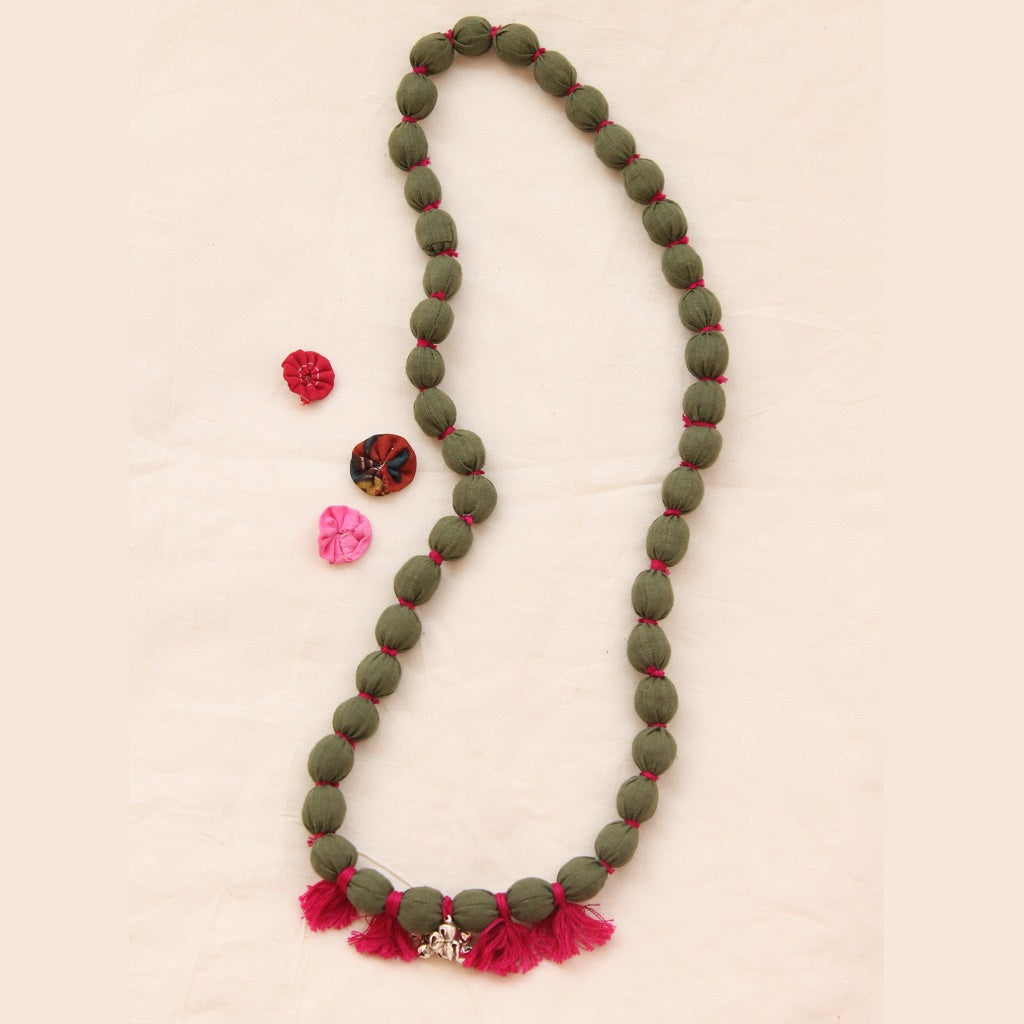 Green long necklace