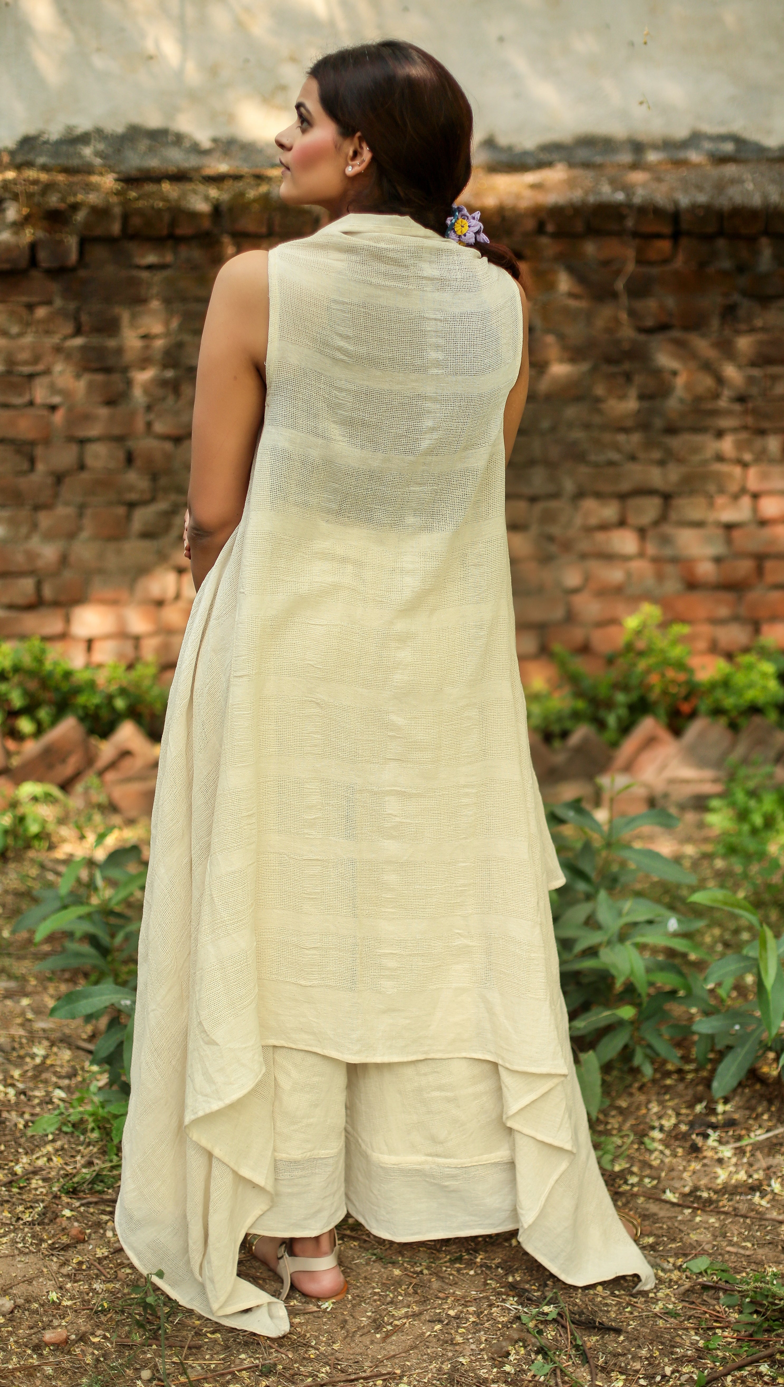 Kora Sleeveless flowy shrug