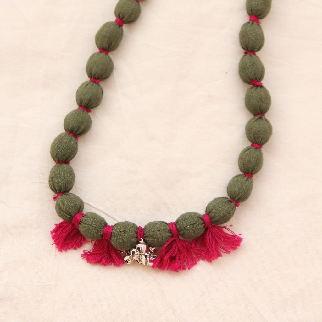 Green long necklace