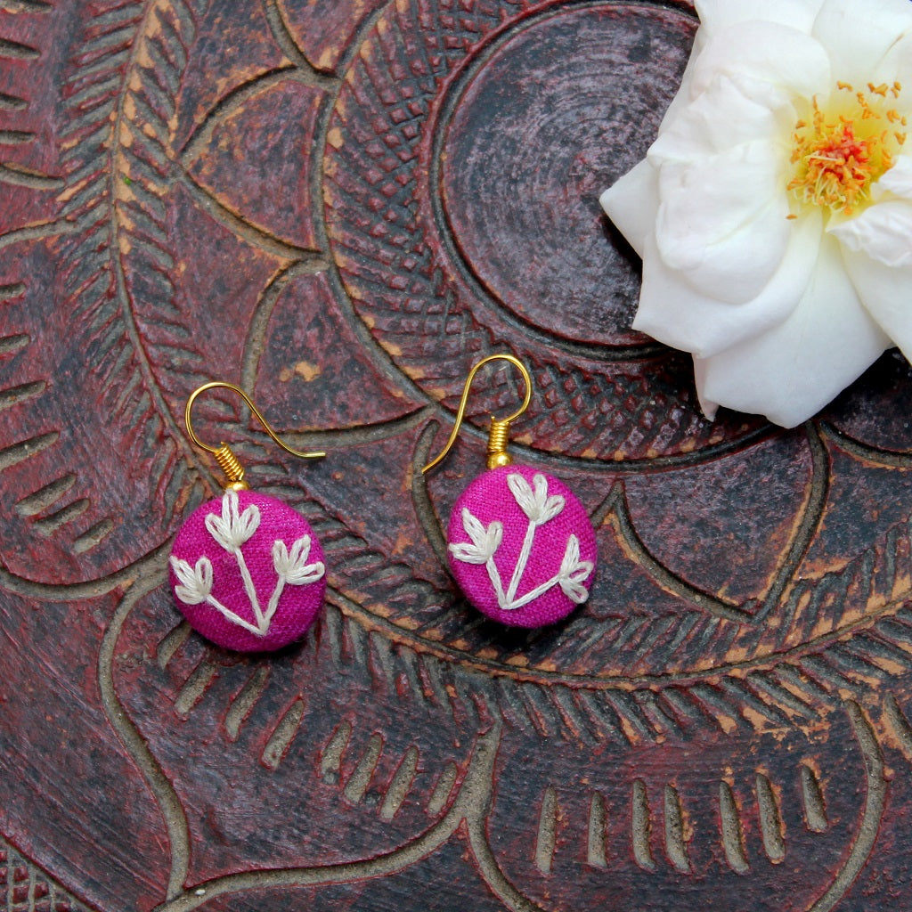 Tulip embroidered ear stud