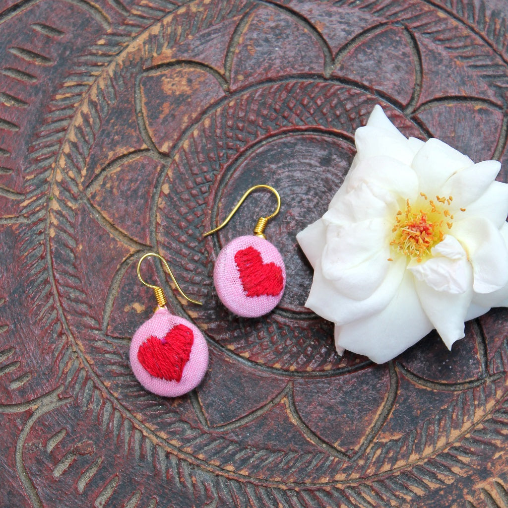 Heart embroidered ear stud