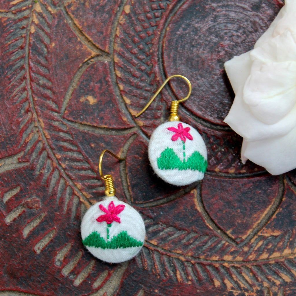 Nature embroidered ear stud