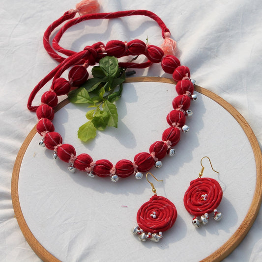 Red bead necklace set