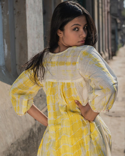 Shop Yellow tie & dye kurta set from Bebaak